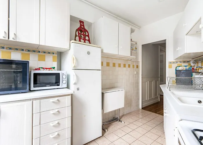 Stunning Parkview Apartment Close To Paris