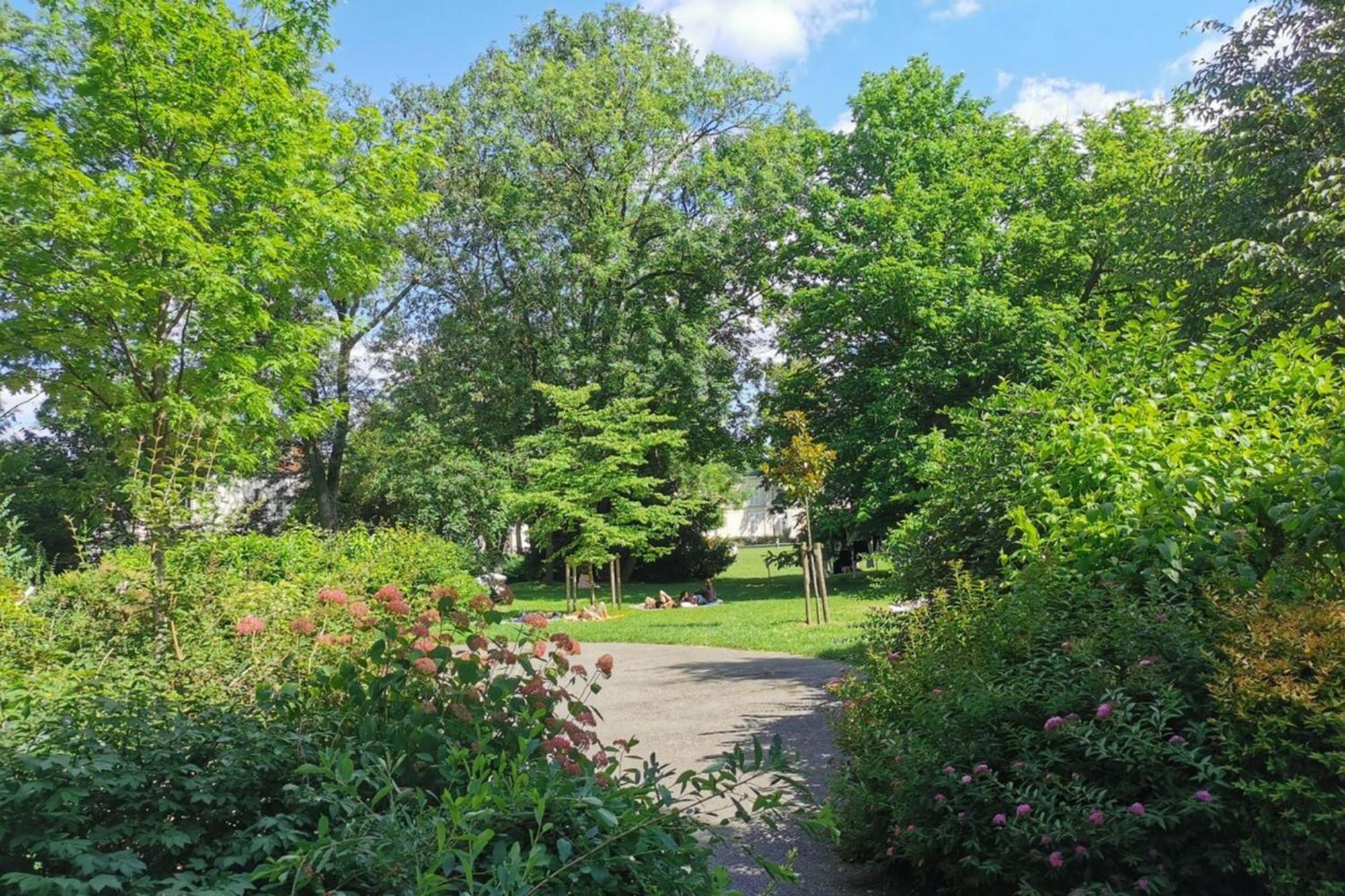 Stunning Parkview Close To Paris *